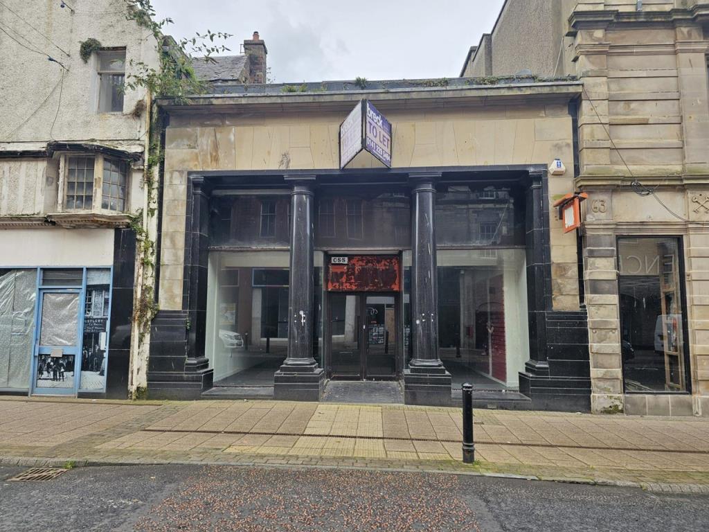 Lot: 52 - VACANT DOUBLE FRONTED SHOP UNIT - Double fronted retail premises at 67 High Street Ayr